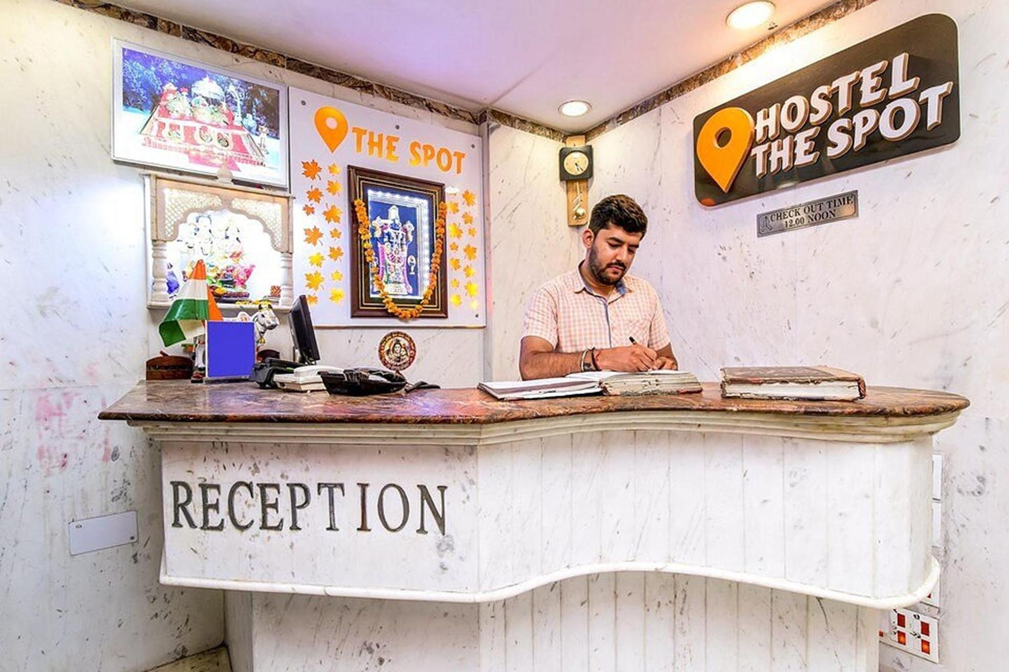 Spot Inn Hostel Nuova Delhi Esterno foto