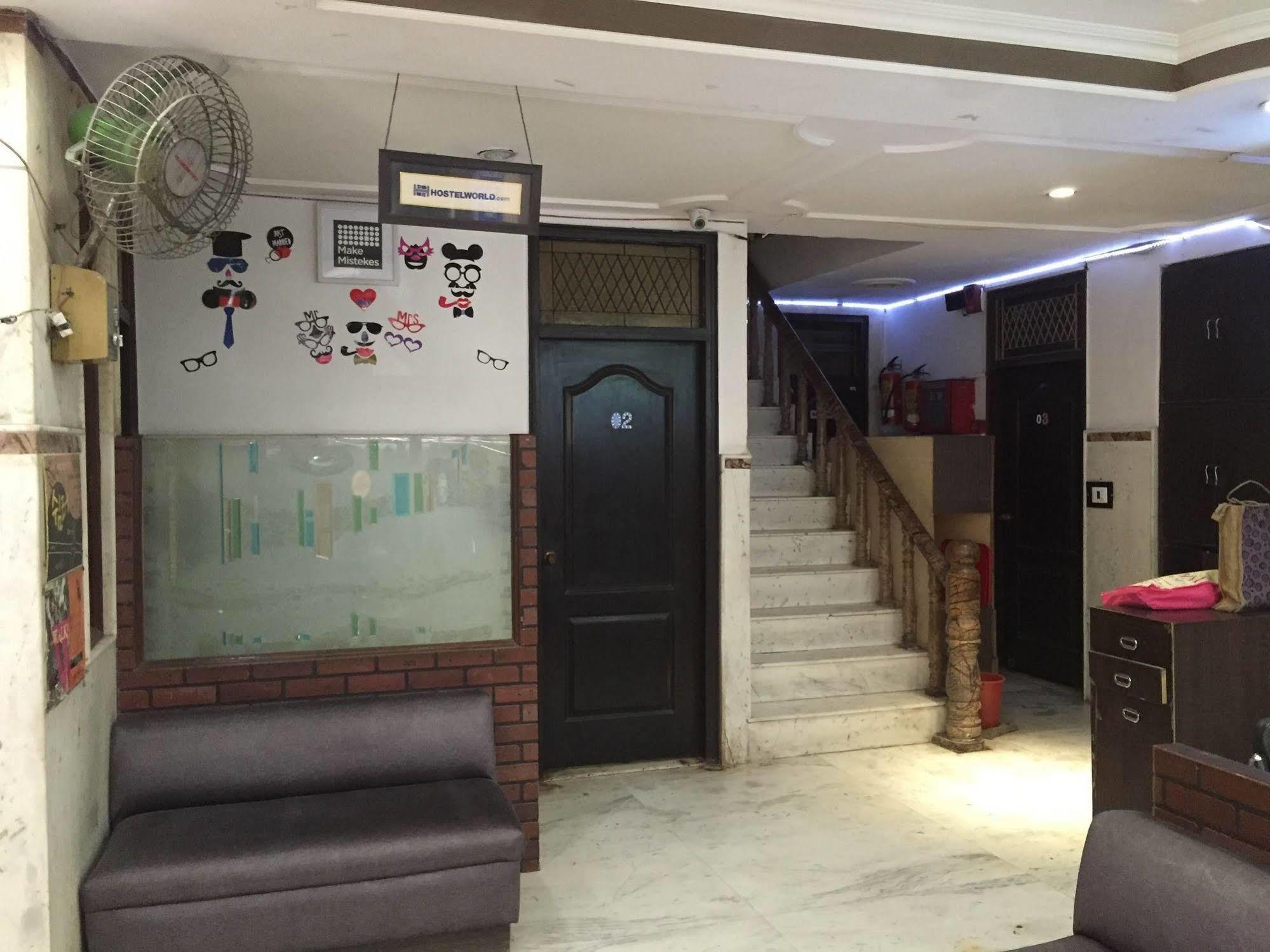Spot Inn Hostel Nuova Delhi Esterno foto